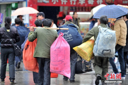 聚焦春節(jié)“恐歸族”：近鄉(xiāng)情怯，恐懼何來？(圖)